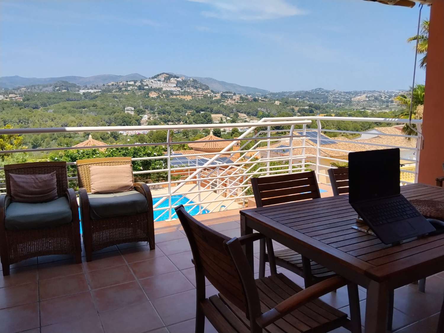 Villa pareada con piscina privada 