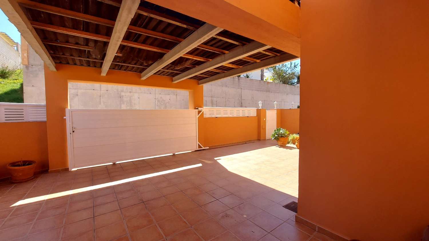 Villa pareada con piscina privada 