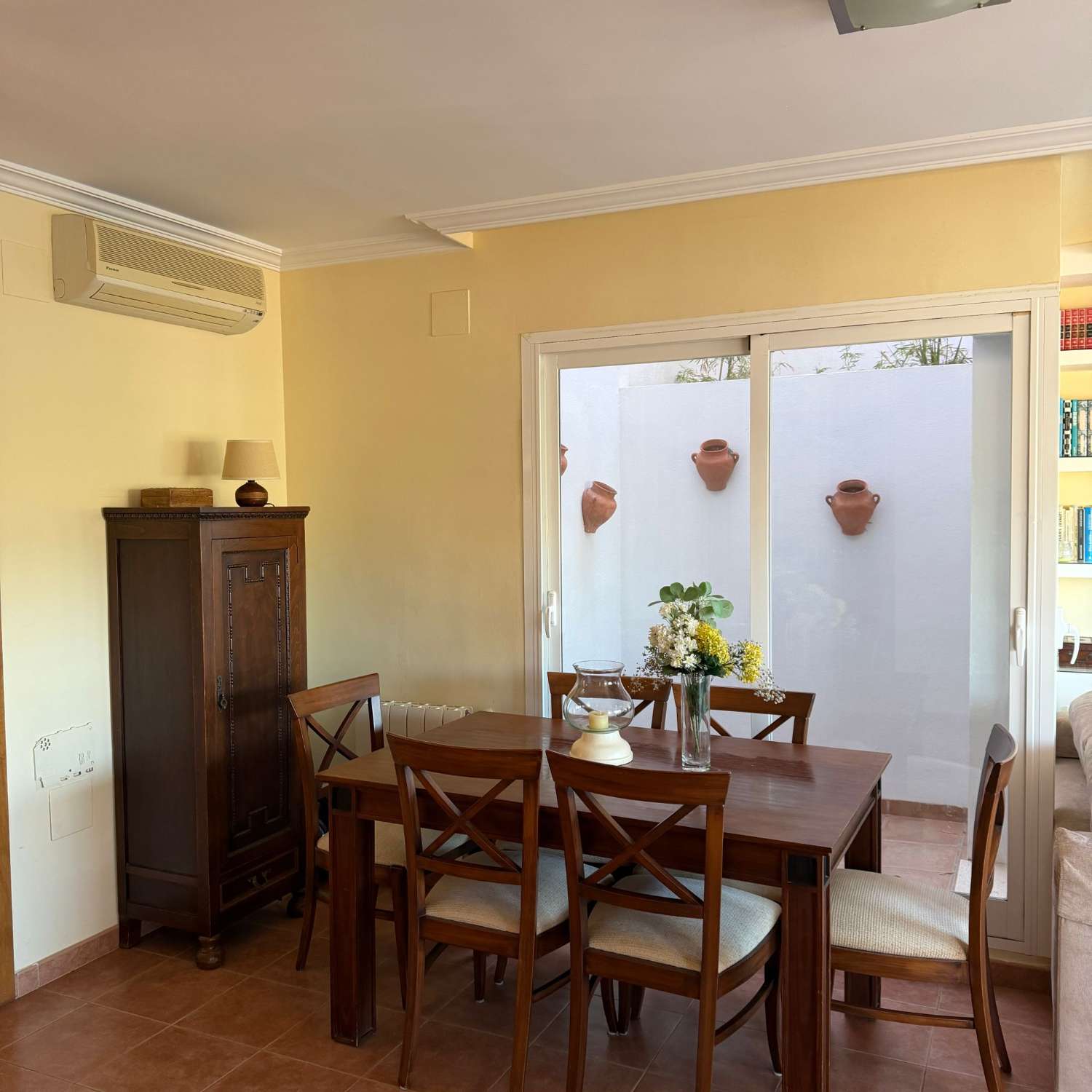 Villa pareada con piscina privada 