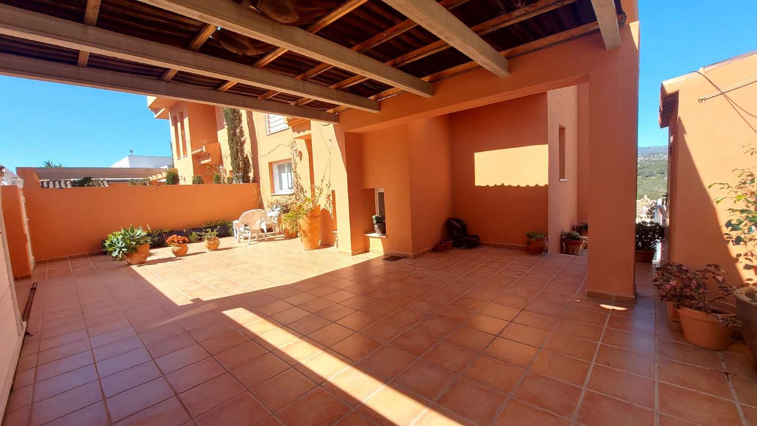 Villa pareada con piscina privada 