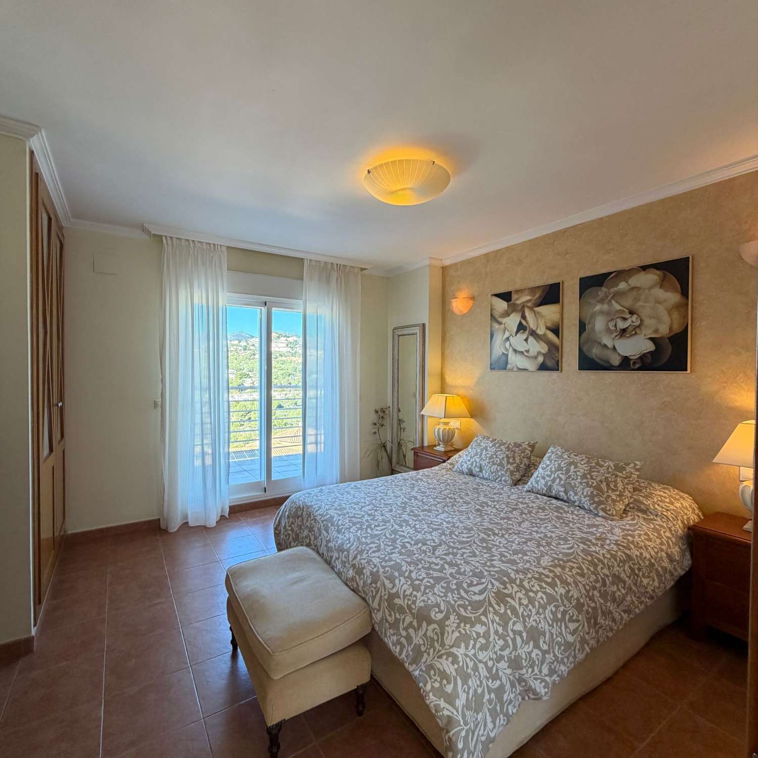 Villa pareada con piscina privada 