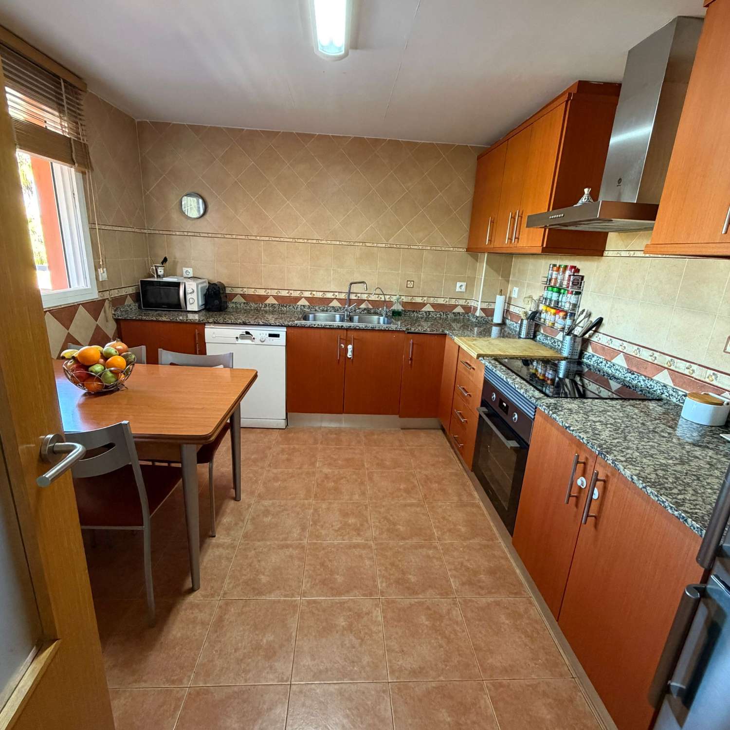 Villa pareada con piscina privada 