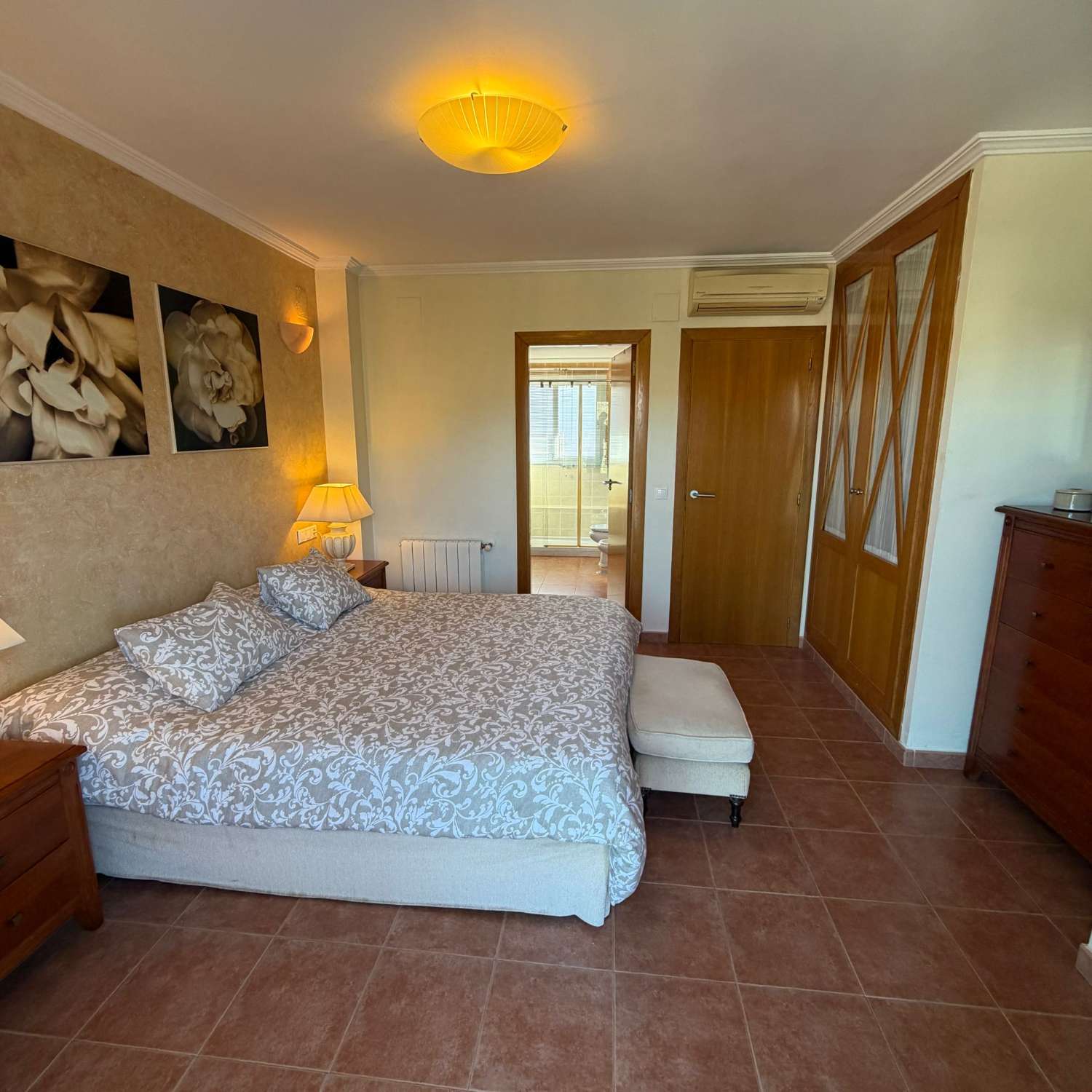 Villa pareada con piscina privada 