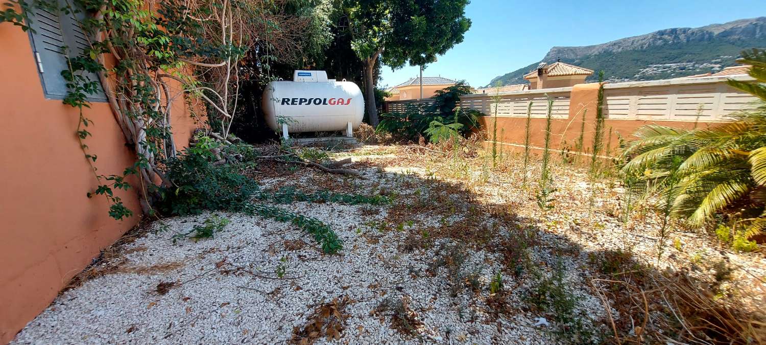 Villa pareada con piscina privada 