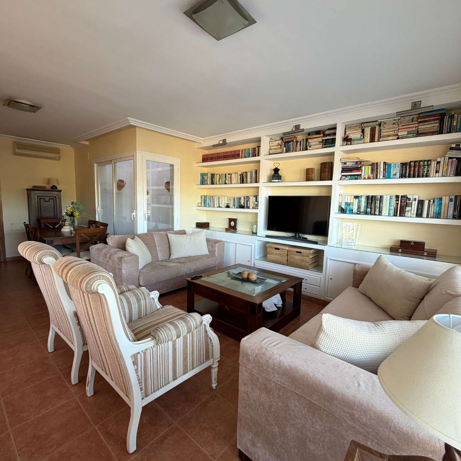 Villa pareada con piscina privada 