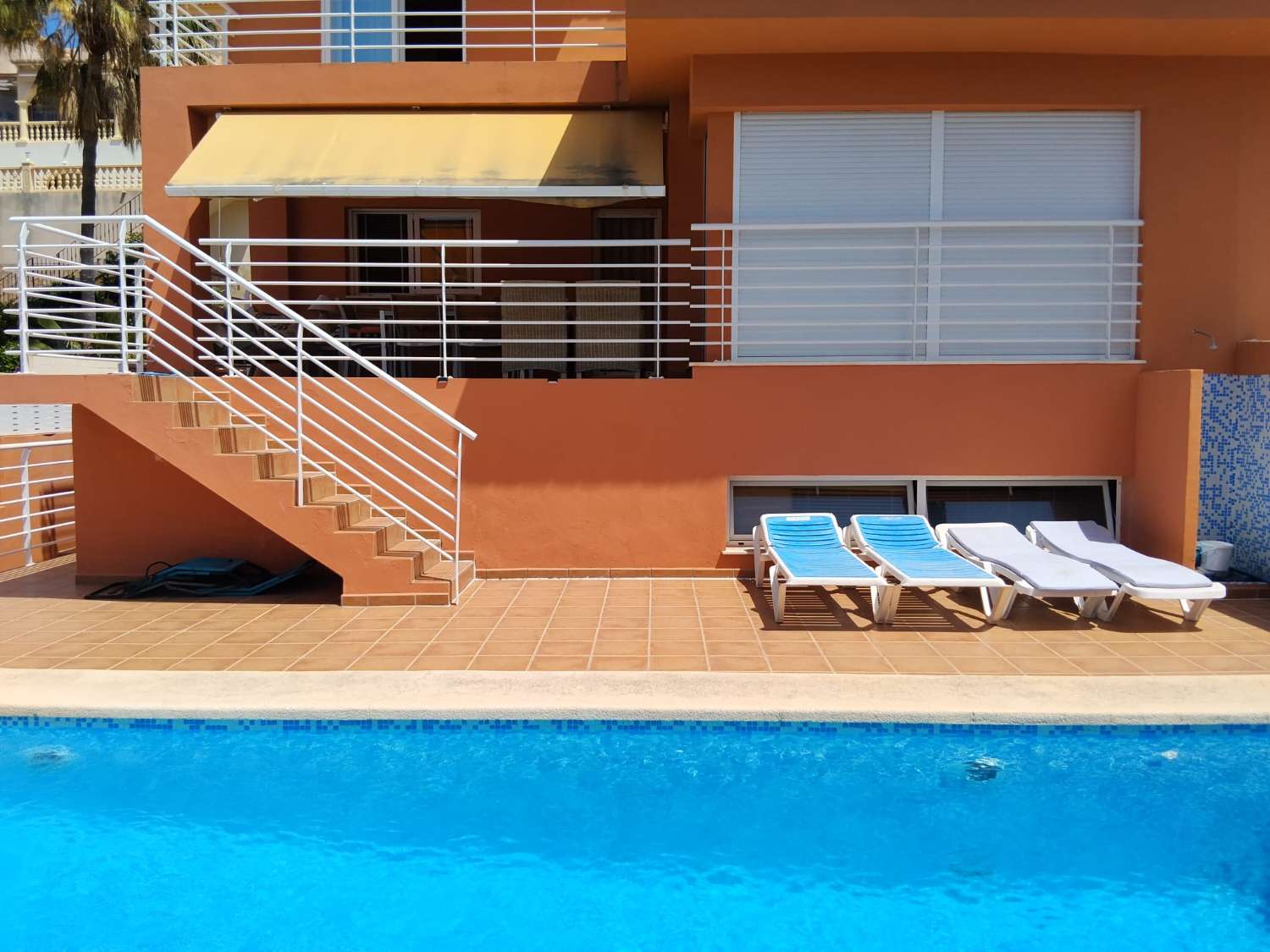 Villa pareada con piscina privada 