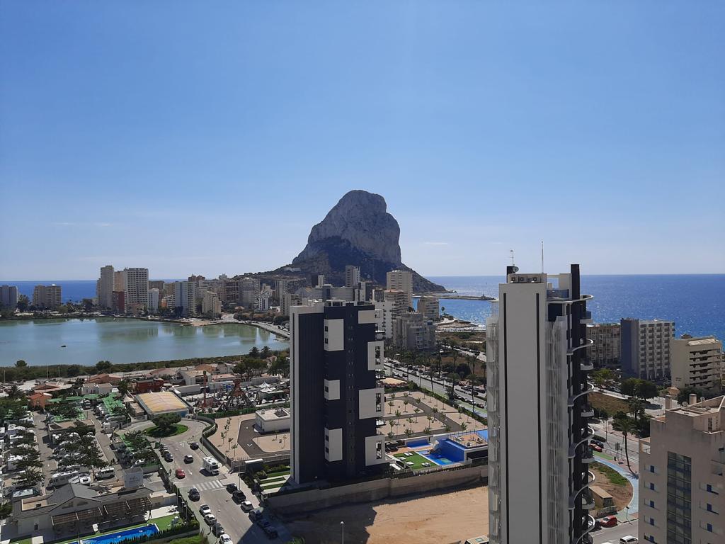 Ático nuevo con vistas al mar