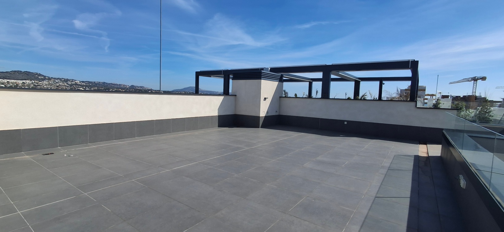 Ático con solarium y vistas al mar