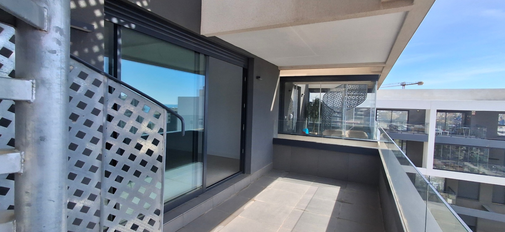 Ático con solarium y vistas al mar