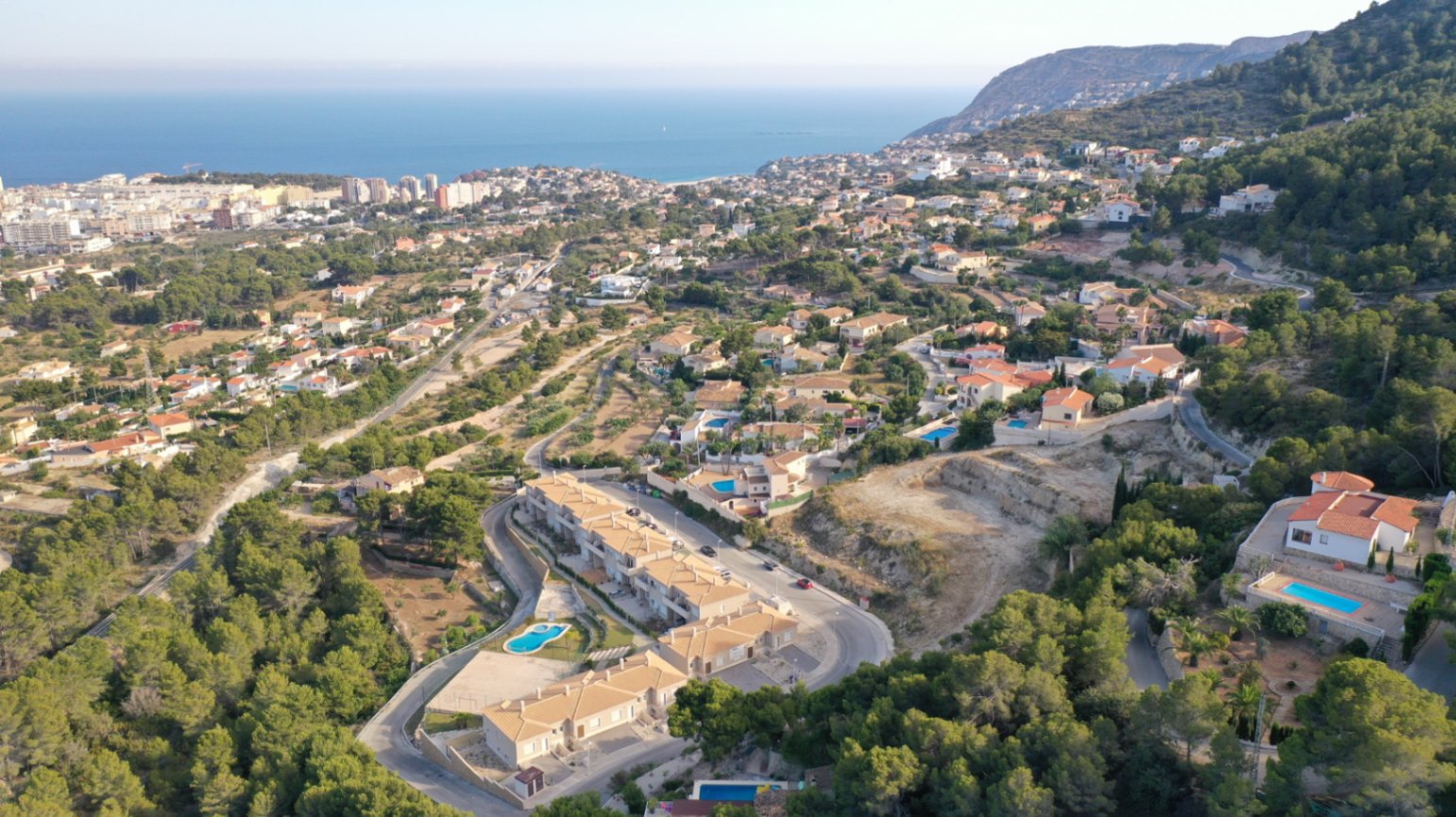 1385 - Spacious plot with sea views in Calpe