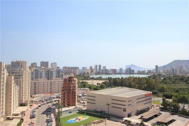 Apartment with sea views and closed garage in Calpe